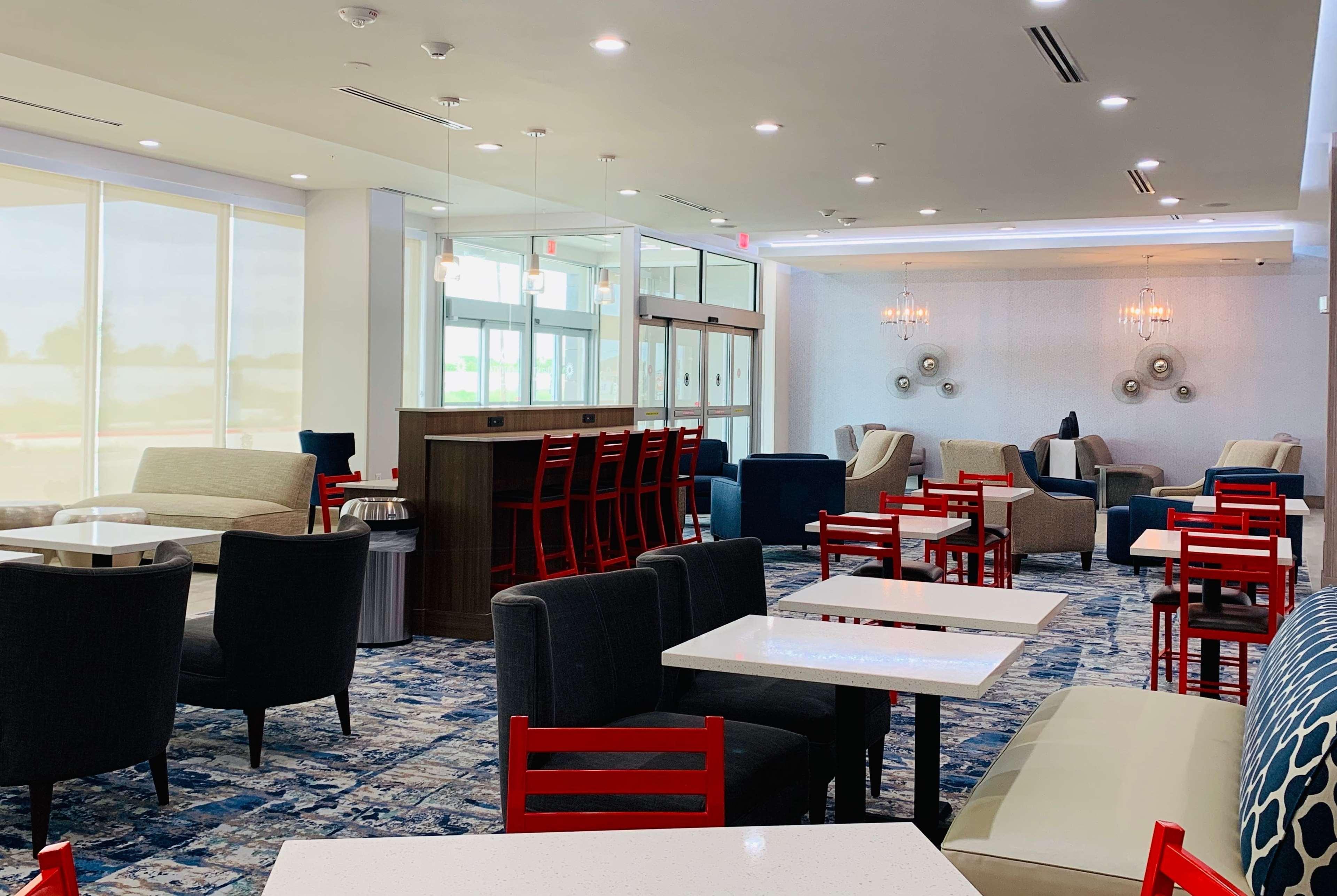 La Quinta Inn & Suites By Wyndham - Red Oak Tx Ih-35E Eksteriør billede