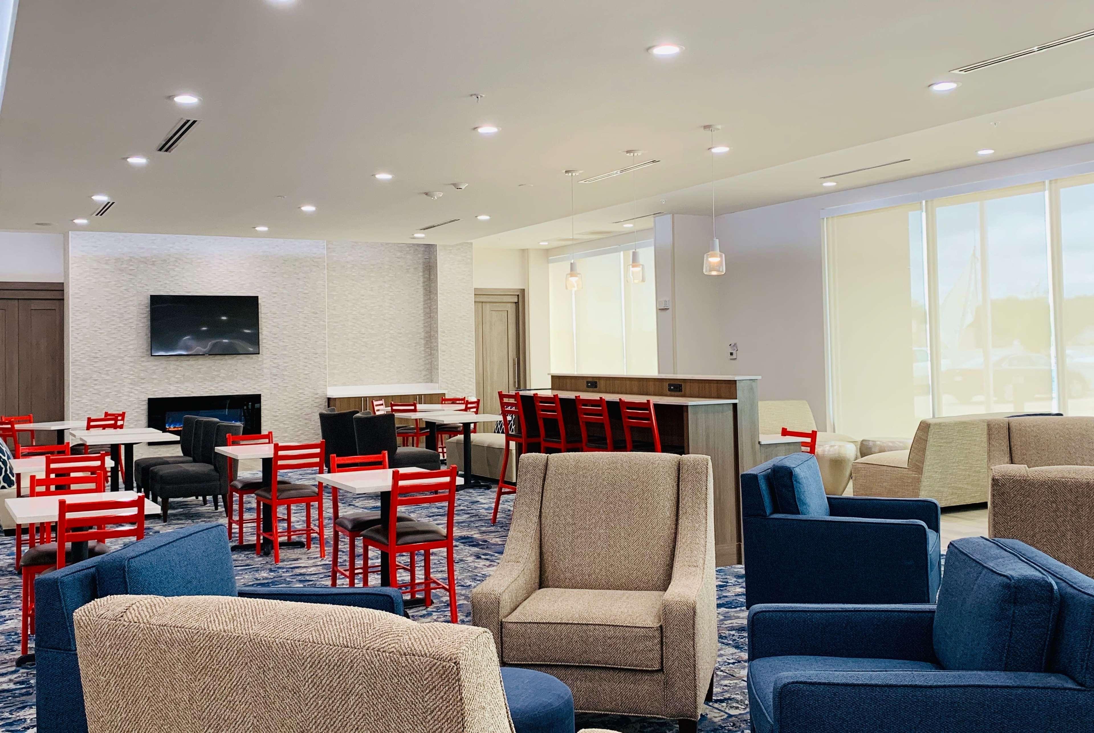 La Quinta Inn & Suites By Wyndham - Red Oak Tx Ih-35E Eksteriør billede